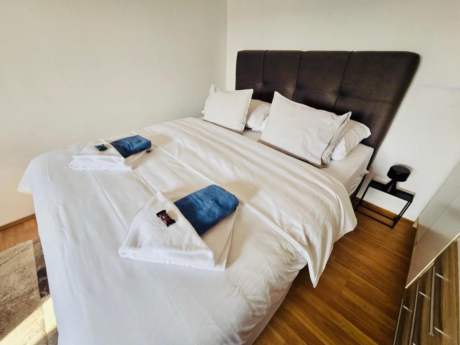 Fly By Suite - Zagreb Airport - 0-24H Self Check In&Out - Parking On Site 大戈里察 外观 照片