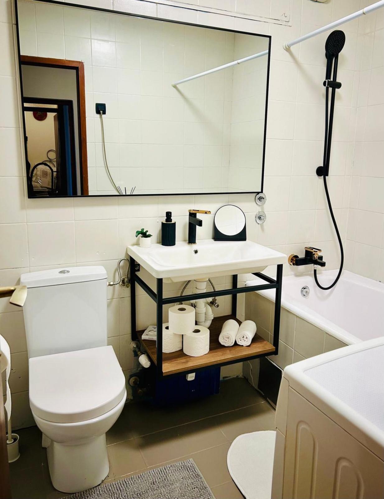 Fly By Suite - Zagreb Airport - 0-24H Self Check In&Out - Parking On Site 大戈里察 外观 照片