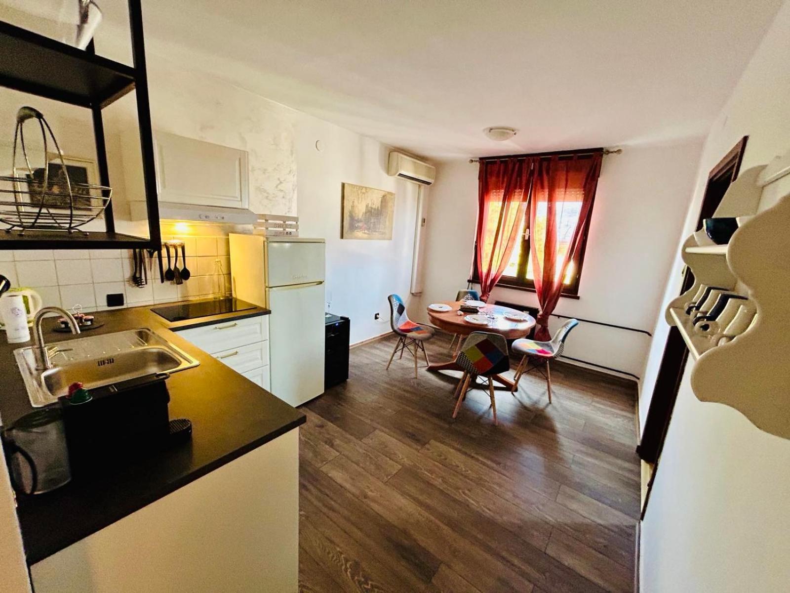 Fly By Suite - Zagreb Airport - 0-24H Self Check In&Out - Parking On Site 大戈里察 外观 照片